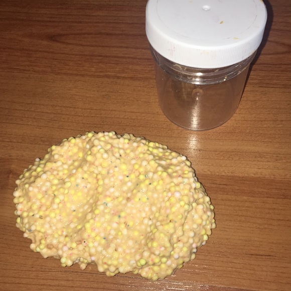 Milk lemonade slime - Picture 1 of 3